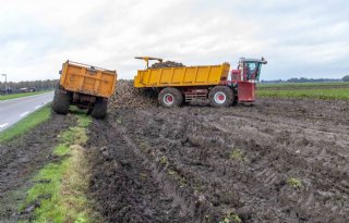 Bietenoogst gaat door, ondanks nattigheid; 63 procent moet nog