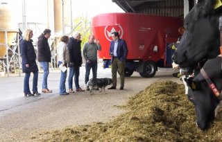 Adema bezoekt familie die boerderij dreigt te verliezen