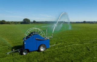 Regenhaspel stuurt zichzelf terug naar pomp