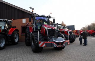 Massey Ferguson-trekkers kijken tijdens de najaarsshow