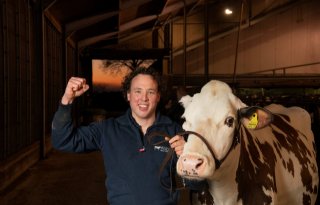 Roodbontfokker van het jaar ziet graag hoog gedragen uier