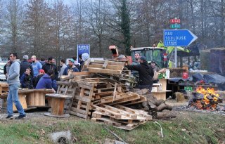 Boeren voeren actie in Europa nu inkomen onder druk staat