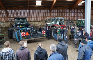 Stoppel en groenbemester verwerken met spade, schaar of schotel