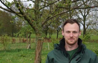 Natuur die past bij het bedrijf vinden met lesboek