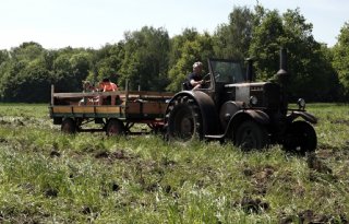 Oldtimer-Mestdag in Putten trekt veel bekijks