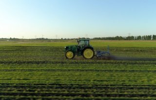 Nat voorjaar maakt mechanisch onkruid bestrijden extreem moeilijk