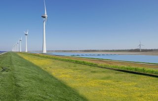 Boeren en energiebedrijf HVC realiseren groot zonnepark in Noordoostpolder