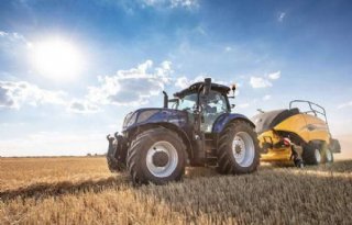 New Holland harkt Bronzen Sikkel binnen met IntelliSense voor balenpers