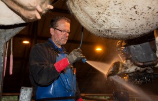 Klauwbekapper adviseert schoonspuiten: 'Als je stront inpakt, pak je stront uit'