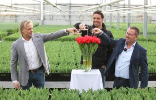 Hitzanger Yves Berendse doopt eigen tulp bij start nieuw seizoen